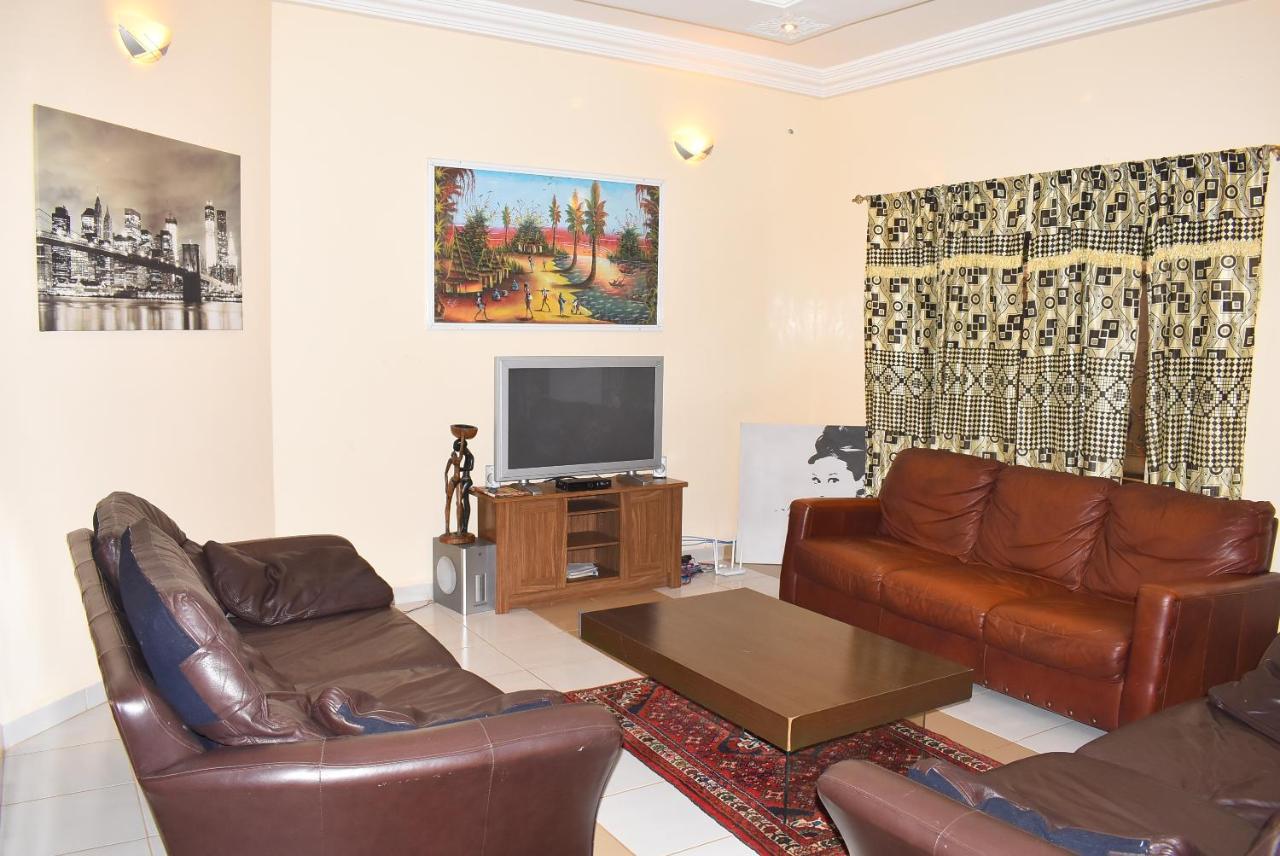 London Innn Gambia Brufut Luaran gambar